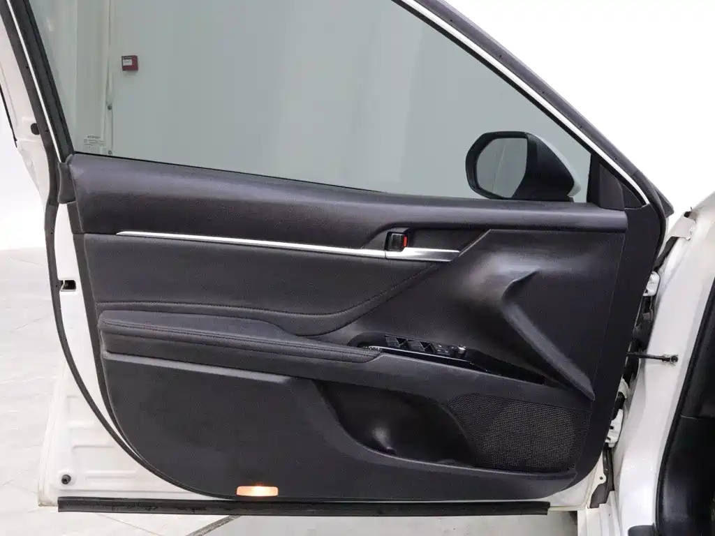 Toyota Camry — миниатюра 10