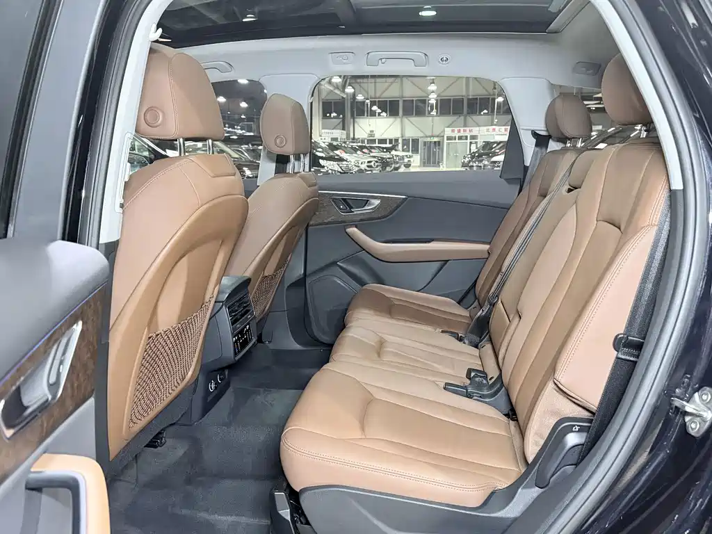 Audi Q7 — миниатюра 13