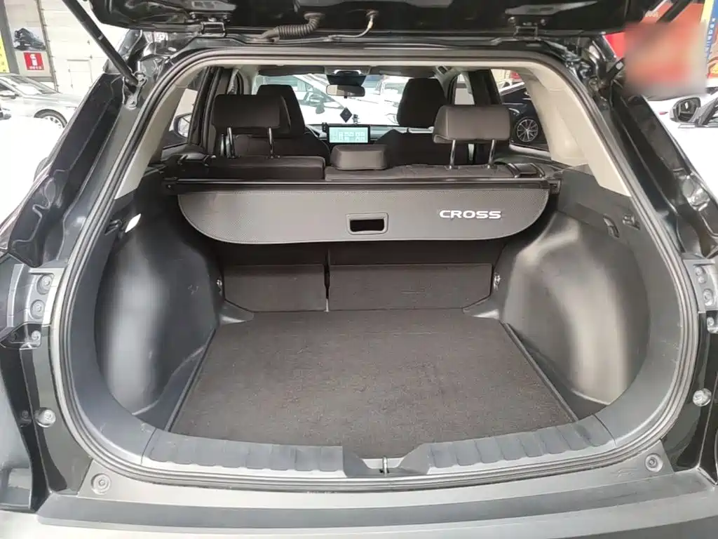 Toyota Corolla Cross — миниатюра 19
