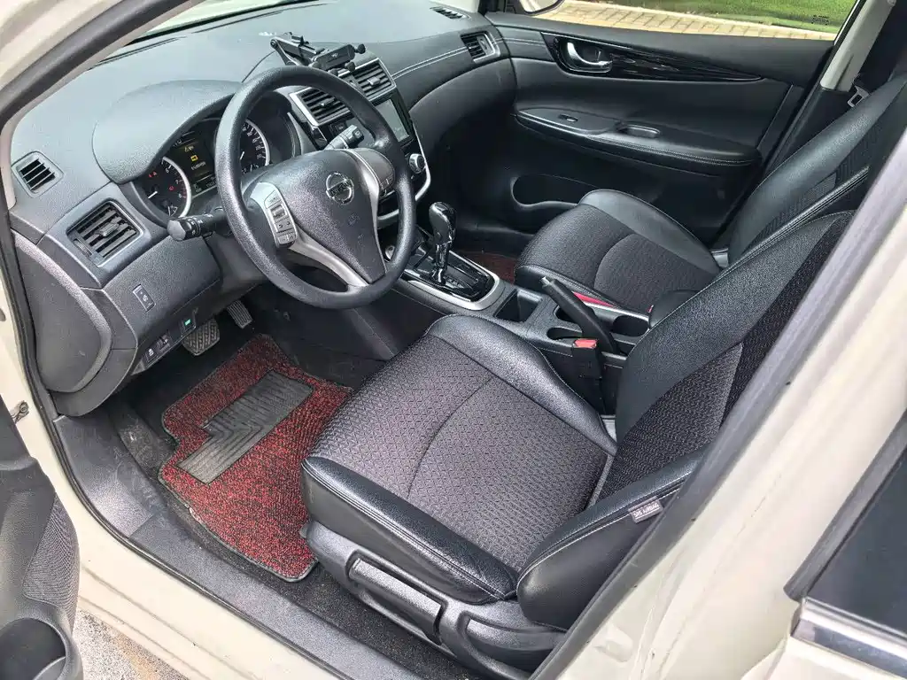 Nissan Tiida — миниатюра 6