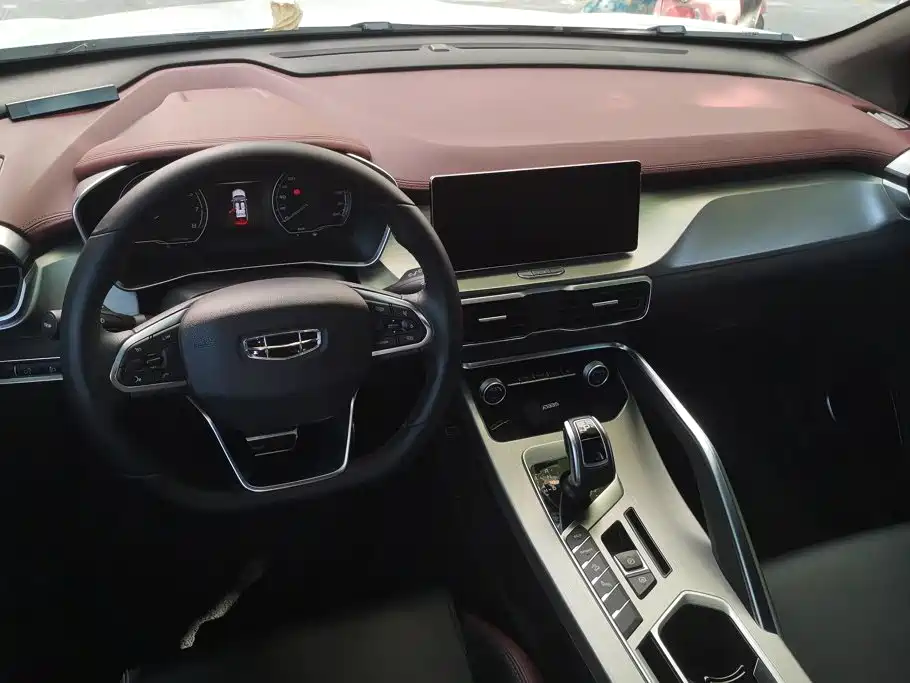 Geely Binyue — миниатюра 12