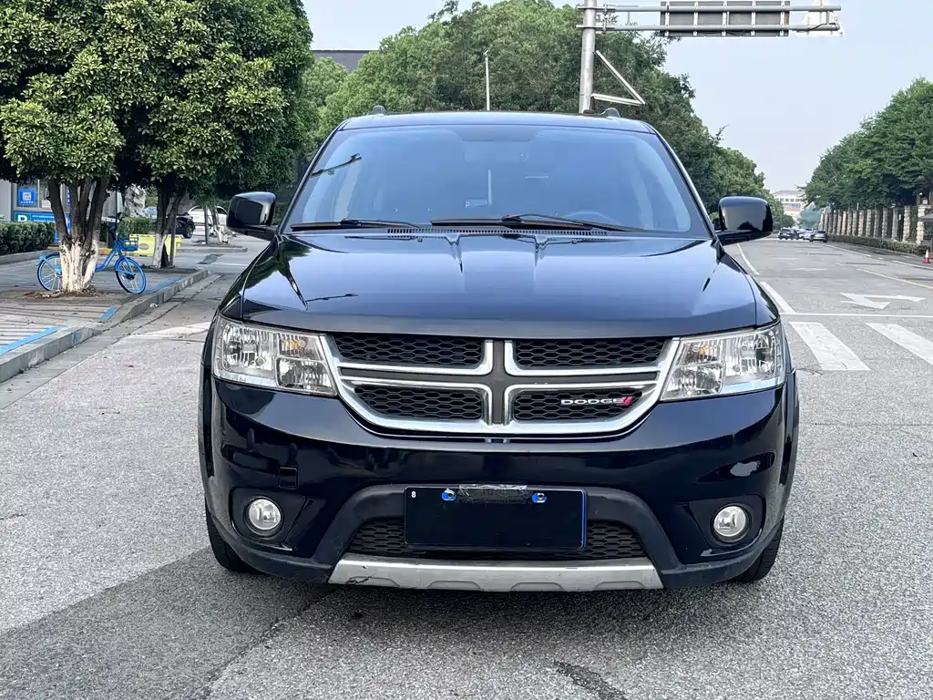 Dodge Journey 2.4L 2WD Premium Fashion Edition, фото 2