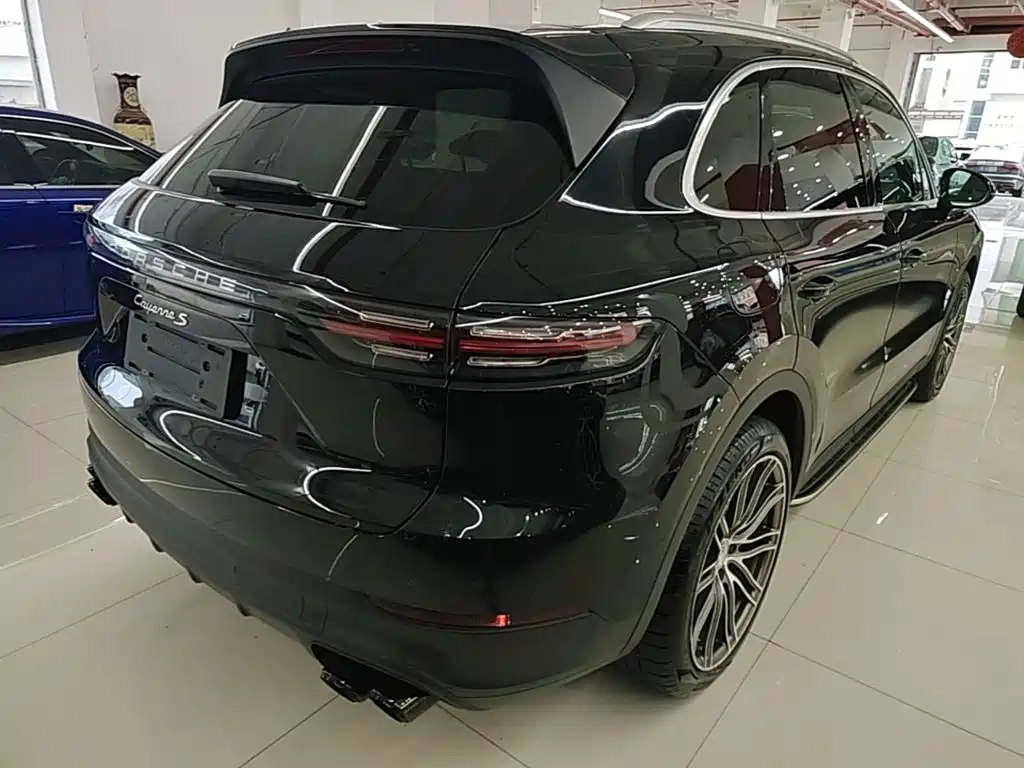 Porsche Cayenne — миниатюра 7