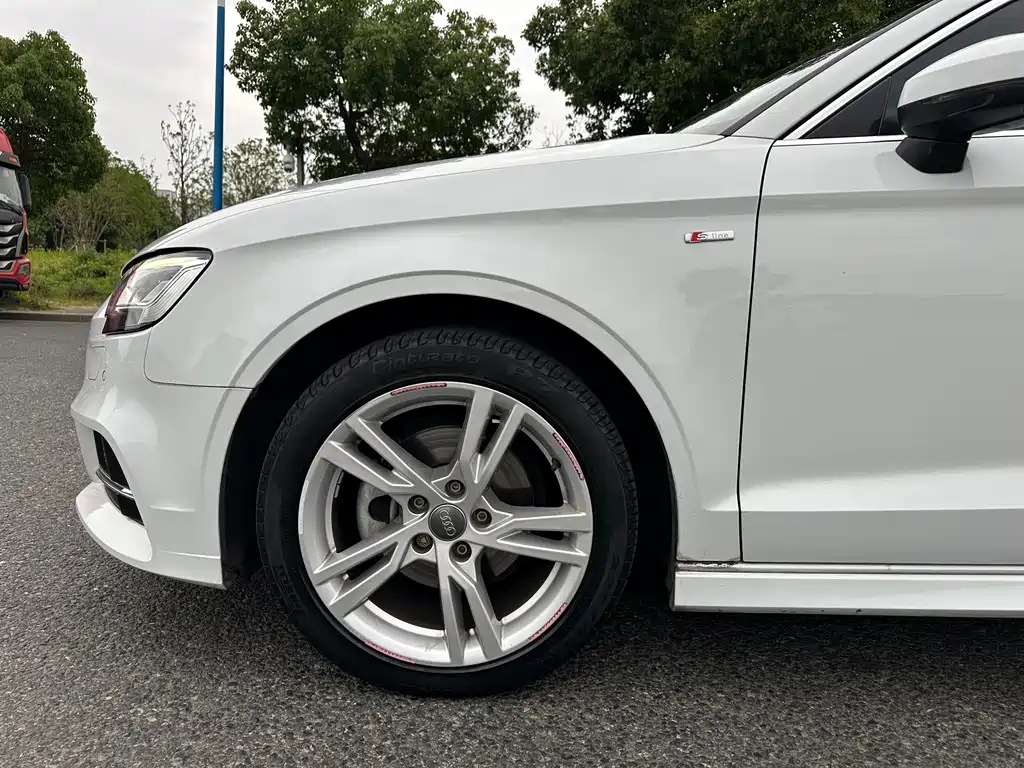 Audi A3 2019 Limousine 35 TFSI Fashion VI