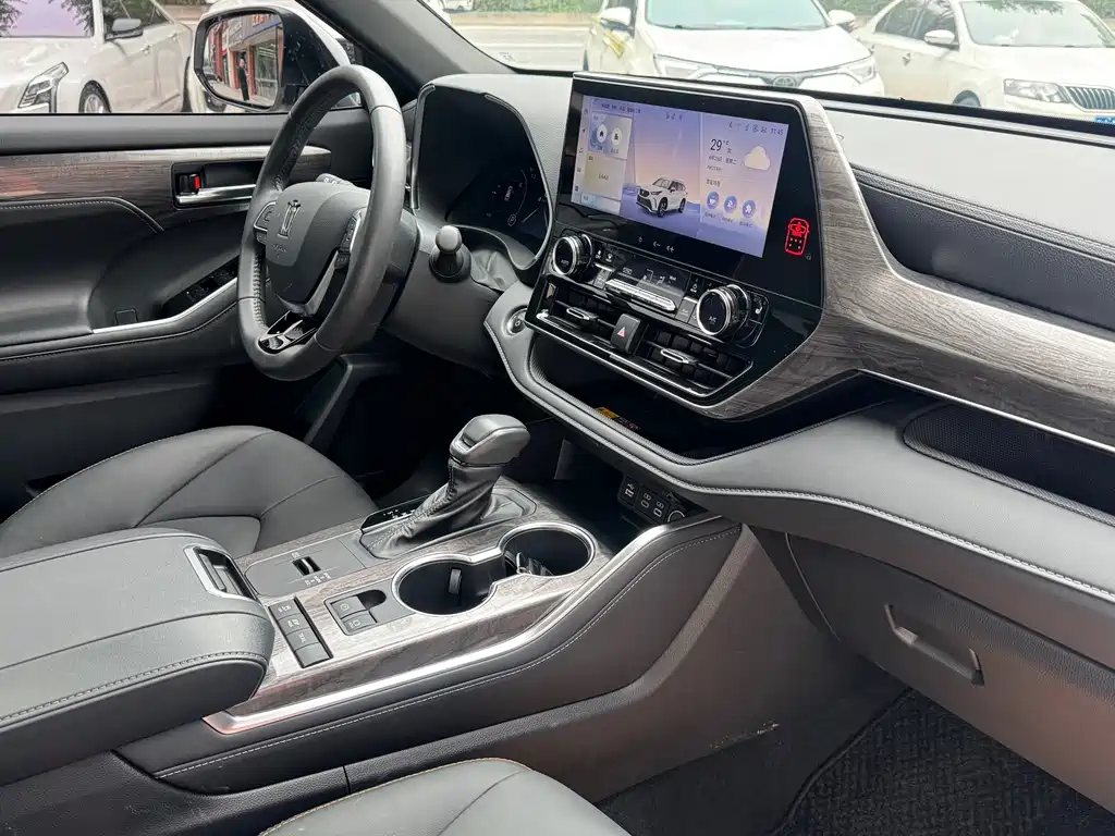 Toyota Crown Kluger — миниатюра 21