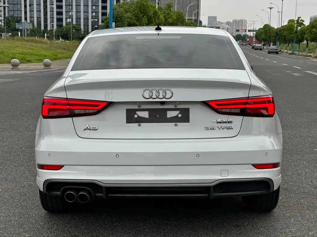 Audi A3 2019 Limousine 35 TFSI Fashion VI