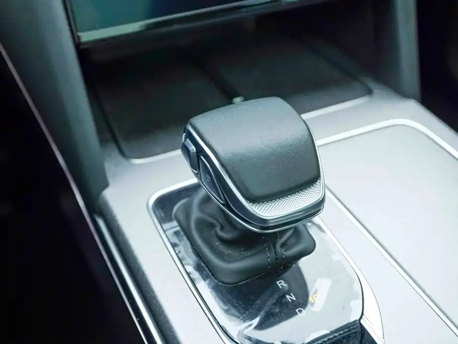 Hongqi Hongqi HS7 PHEV — миниатюра 8