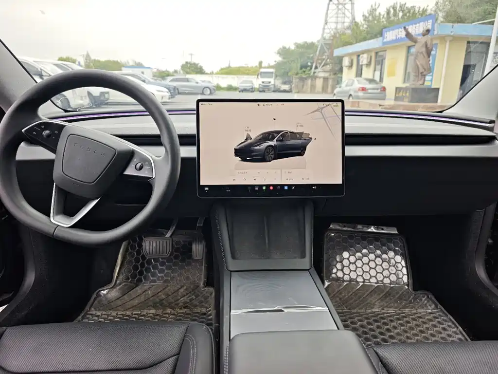 Tesla Model 3 — миниатюра 10