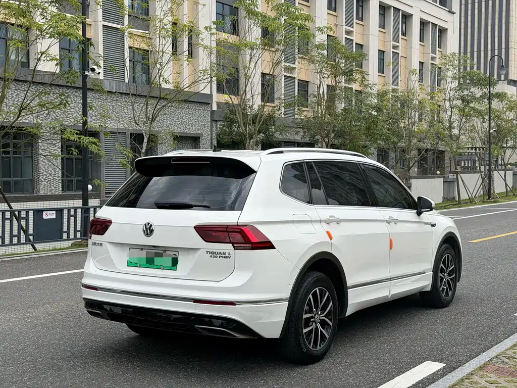 Volkswagen Tiguan L PHEV — миниатюра 9