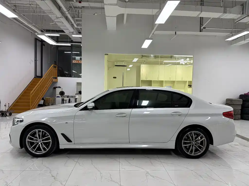 BMW 5 Series — миниатюра 3
