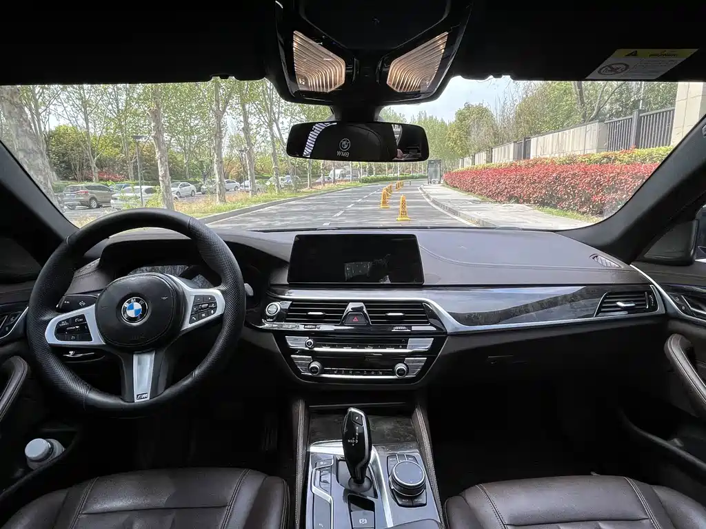 BMW 5 Series — миниатюра 6
