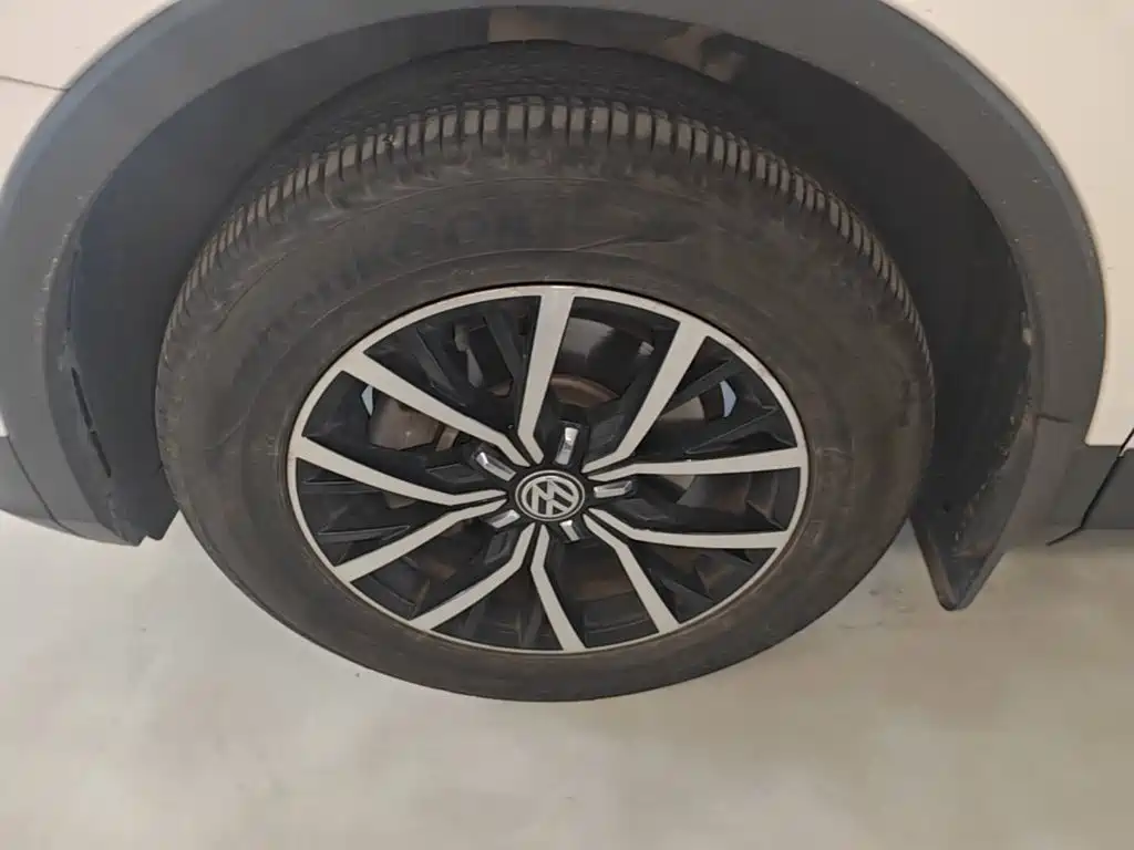 Volkswagen Tiguan L — миниатюра 23