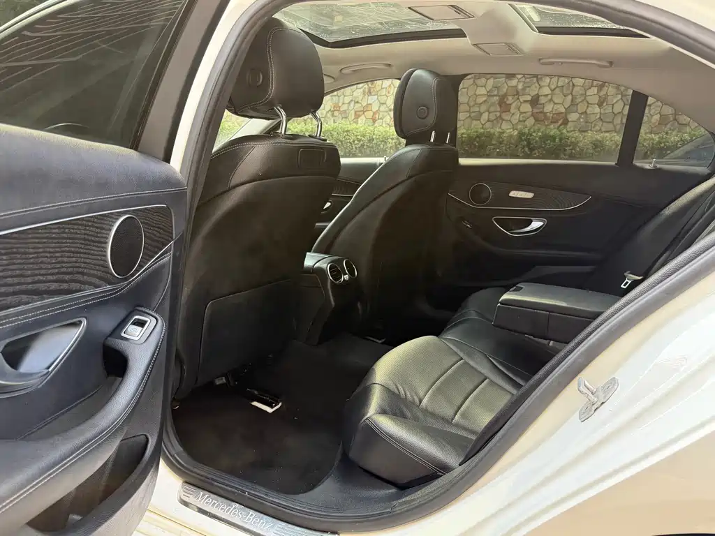 Mercedes-Benz C-Class — миниатюра 13