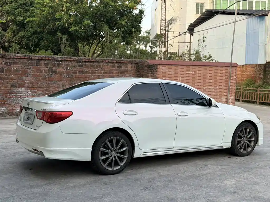 Toyota Reiz — миниатюра 5