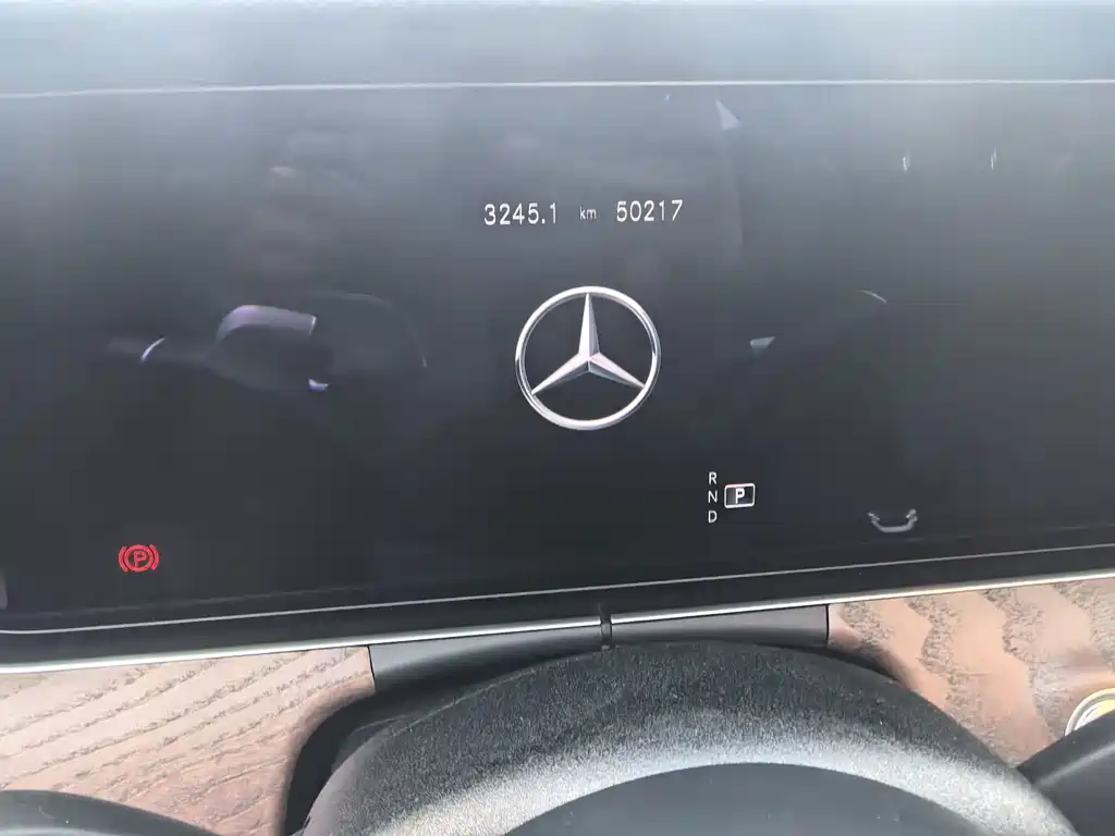 Mercedes-Benz E-Class — миниатюра 10
