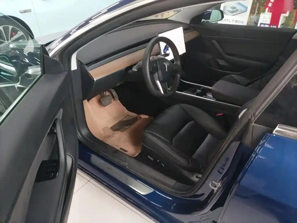 Tesla Model 3 — миниатюра 16