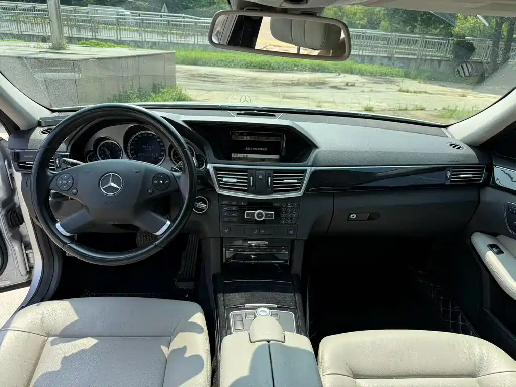 Mercedes-Benz E-Class — миниатюра 5