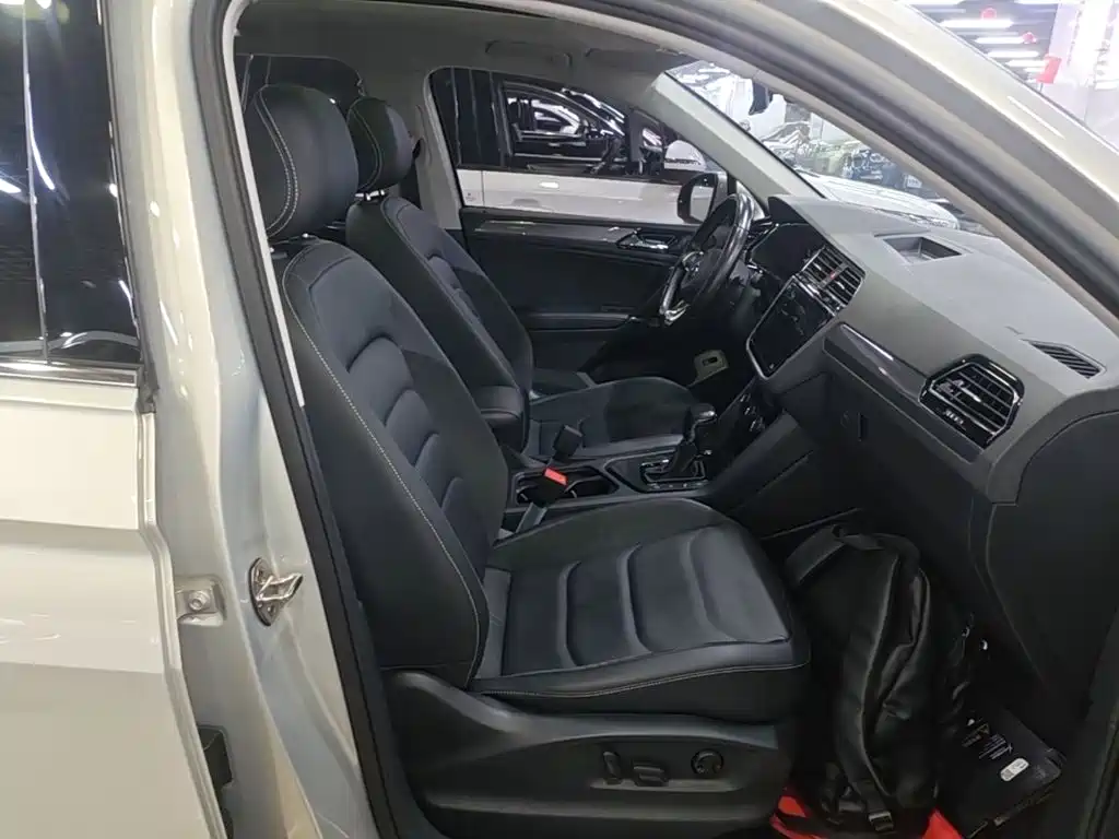 Volkswagen Tiguan L — миниатюра 25