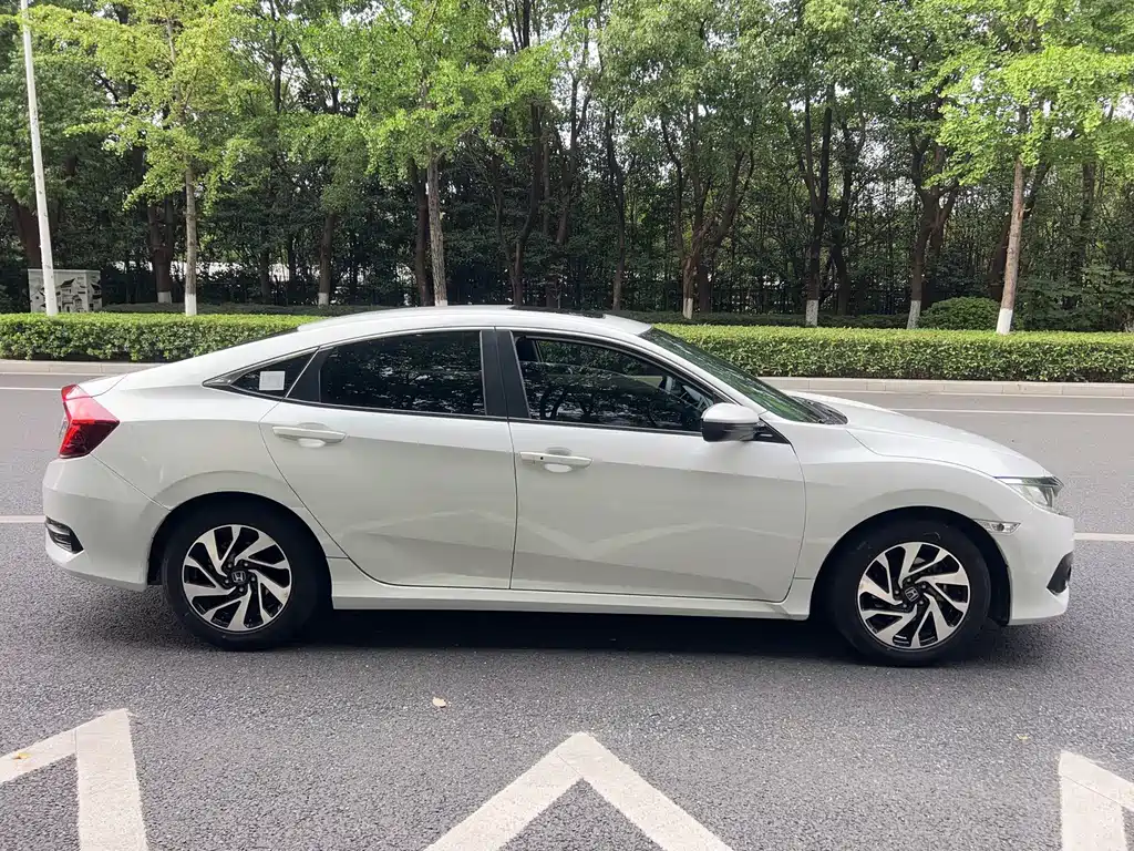 Honda Civic — миниатюра 4
