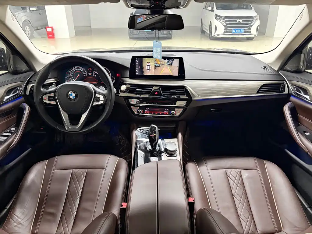 BMW 5 Series — миниатюра 10