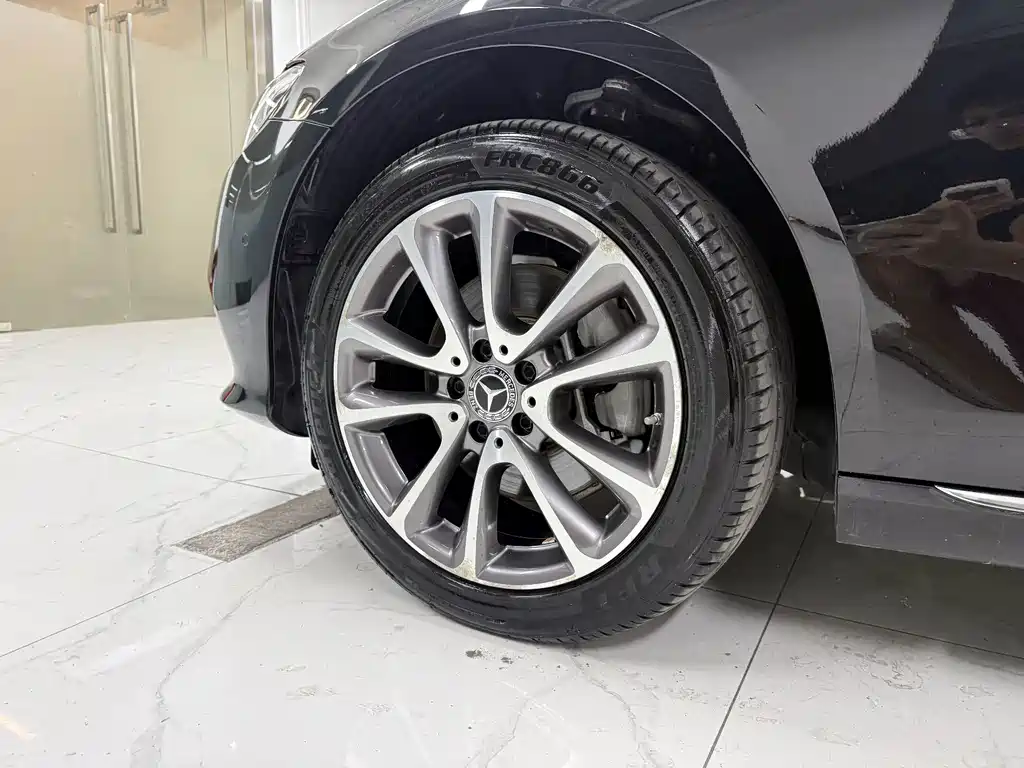 Mercedes-Benz E-Class — миниатюра 7