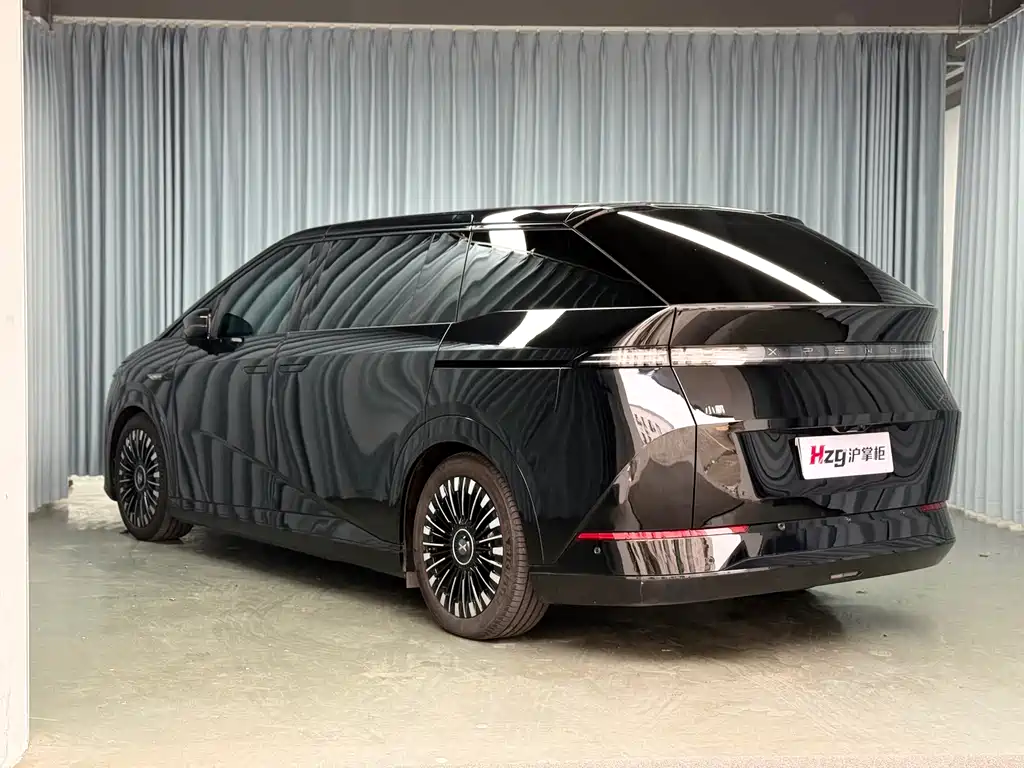 XPeng X9 — миниатюра 9