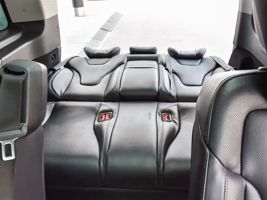 Mercedes-Benz V-Class — миниатюра 12