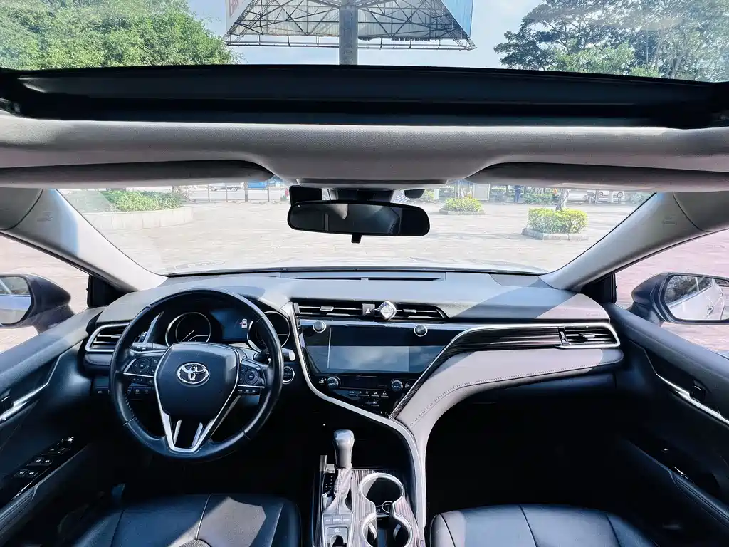 Toyota Camry — миниатюра 11