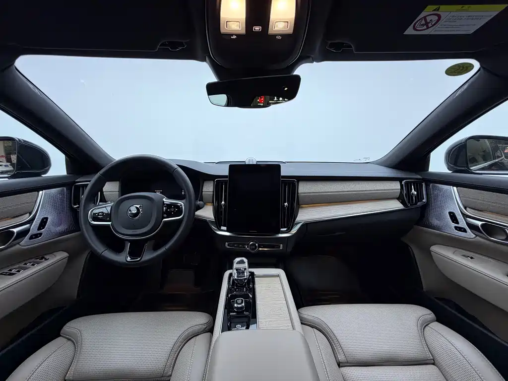 Volvo S90 2026 Luxury