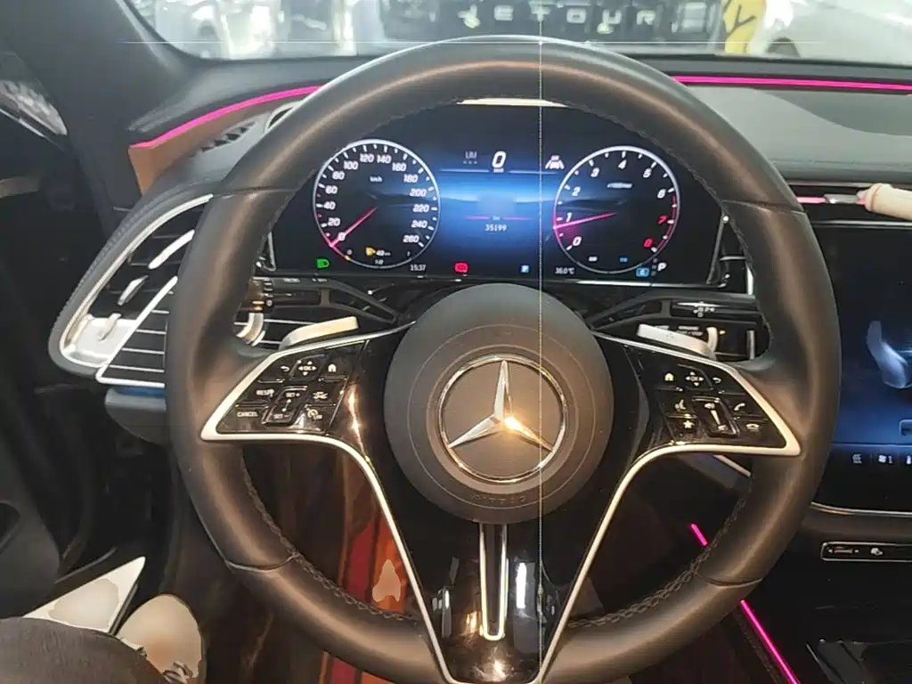 Mercedes-Benz E-Class — миниатюра 11