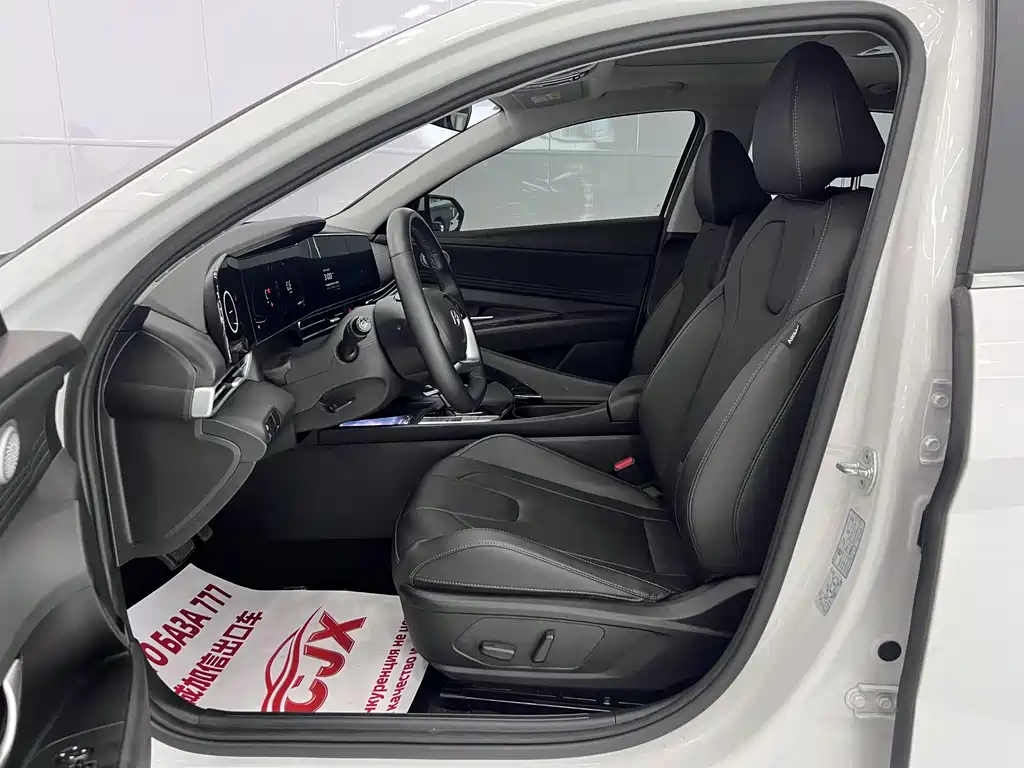 Hyundai Elantra — миниатюра 7