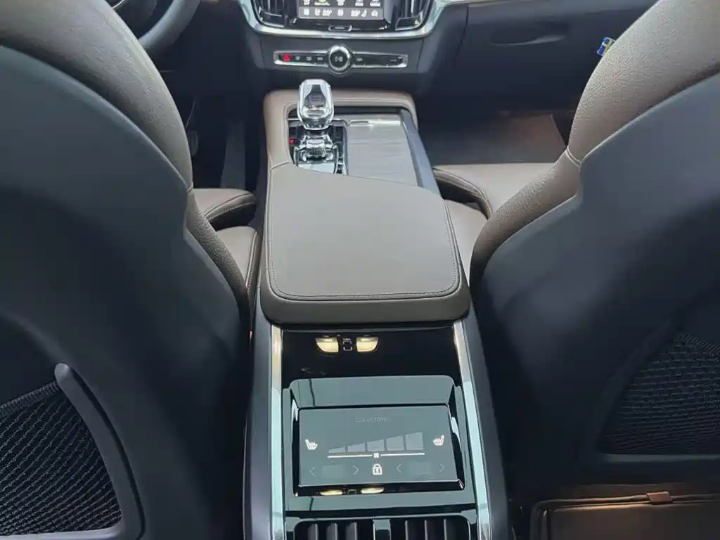 Volvo S90 — миниатюра 12