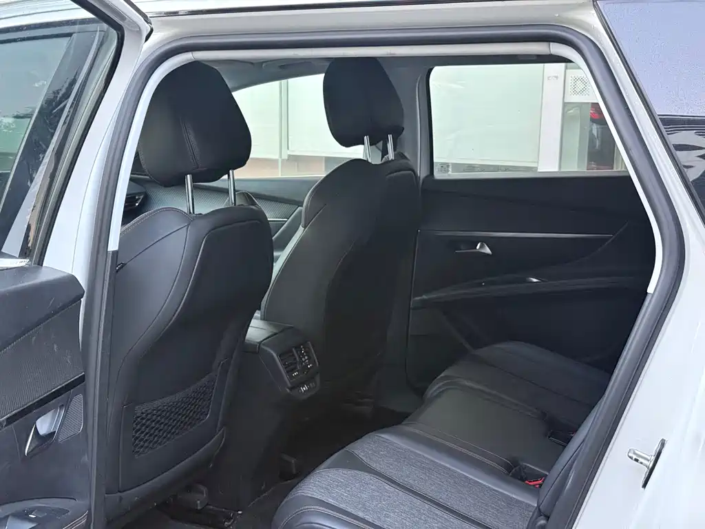 Peugeot 5008 — миниатюра 5