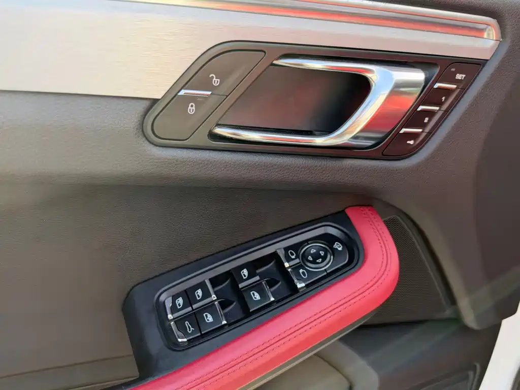 Porsche Macan — миниатюра 17