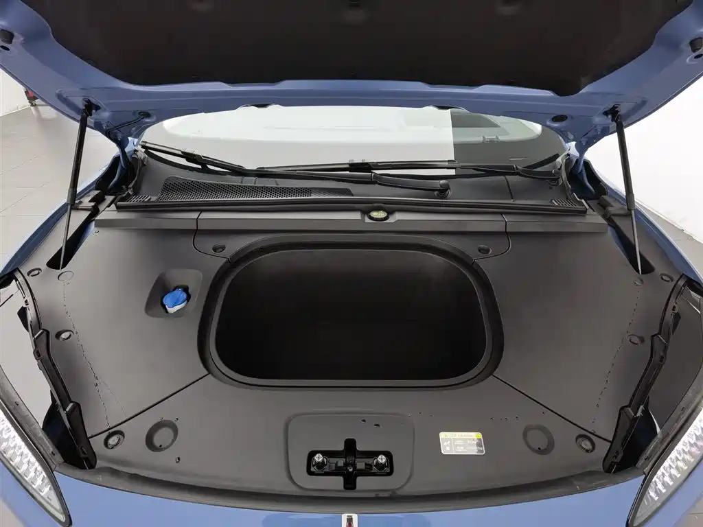 Hongqi 05 2025 750