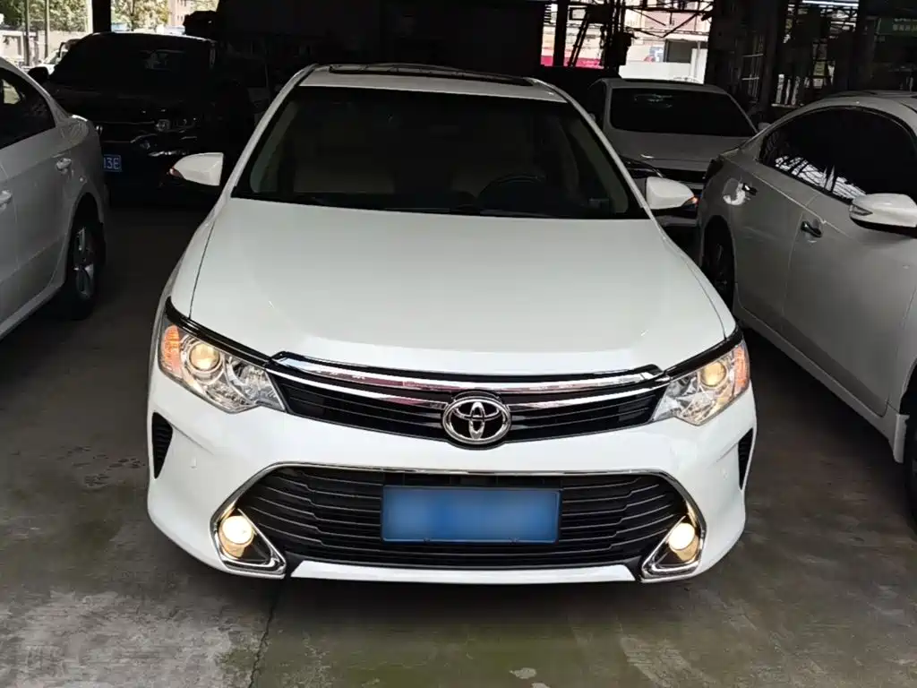 Toyota Camry — миниатюра 3