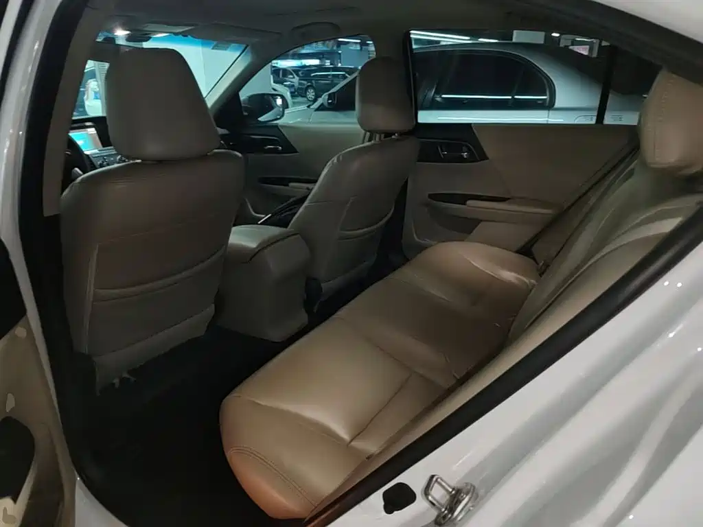 Honda Accord — миниатюра 17