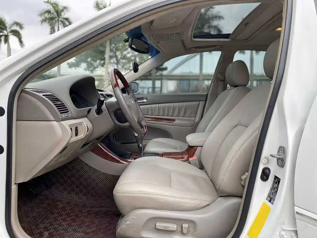Toyota Camry — миниатюра 6