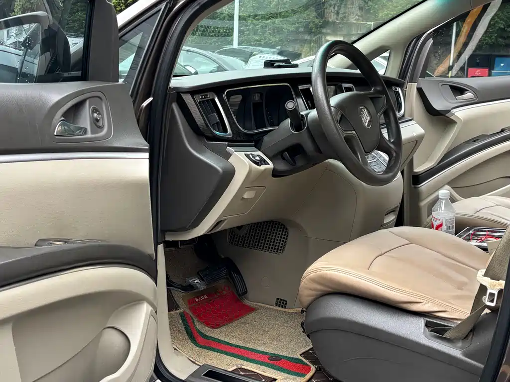 Buick GL8 2011 2.4L CT Luxury Comfort
