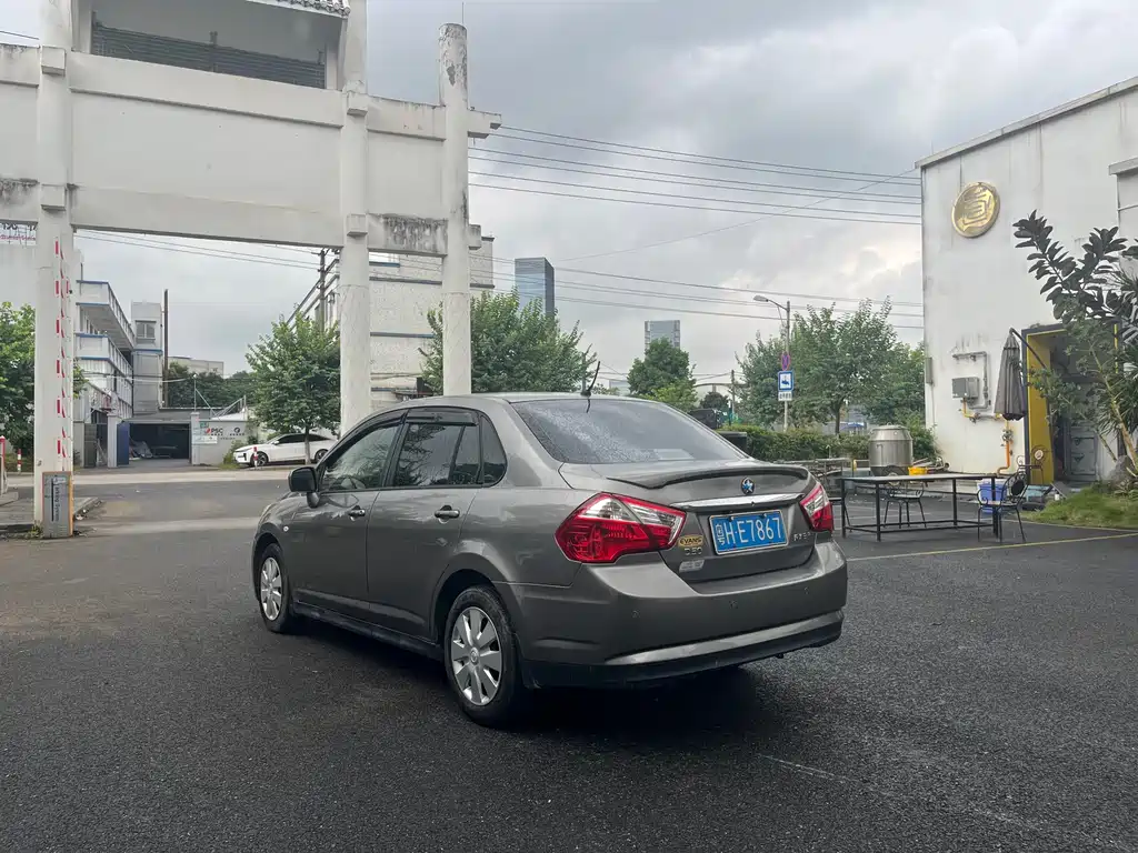 Venucia D50 2013 1.6L MT Fashion