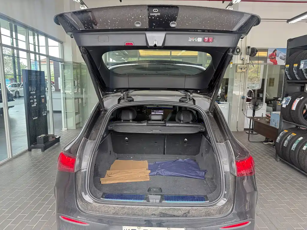 Mercedes-Benz EQE SUV — миниатюра 3