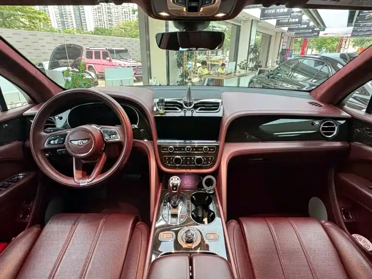 Bentley Bentayga — миниатюра 9