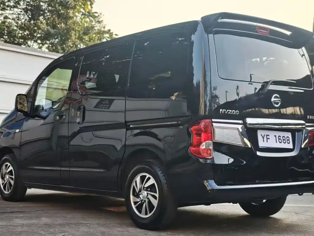 NISSAN NV200