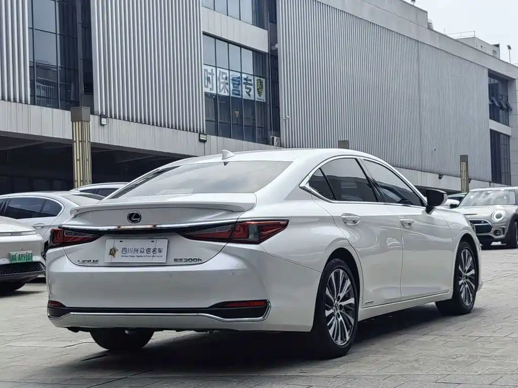 Lexus ES — миниатюра 6