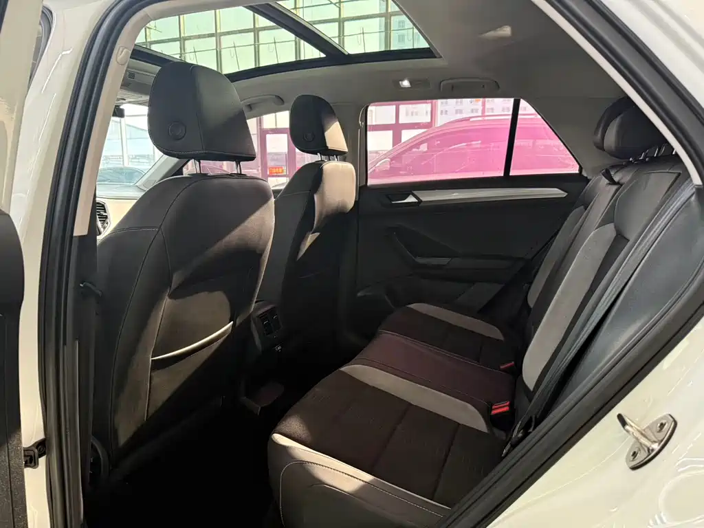 VOLKSWAGEN T ROC EXPLORING SONGS