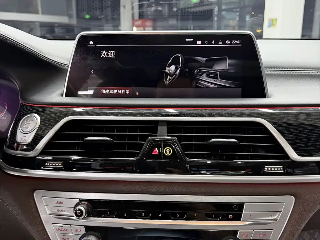 BMW 7 Series — миниатюра 10