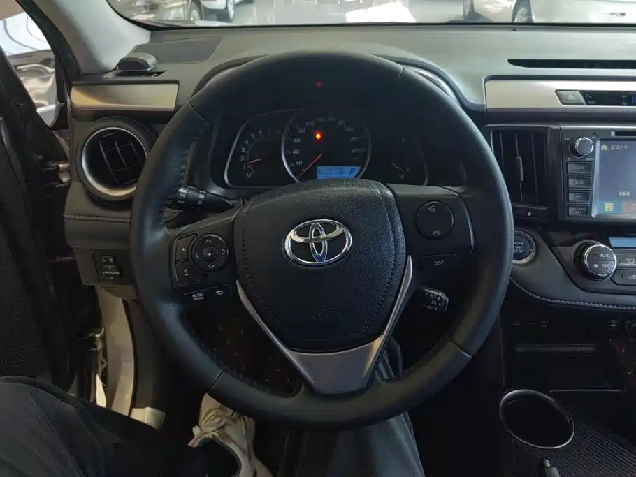 Toyota RAV4 — миниатюра 15