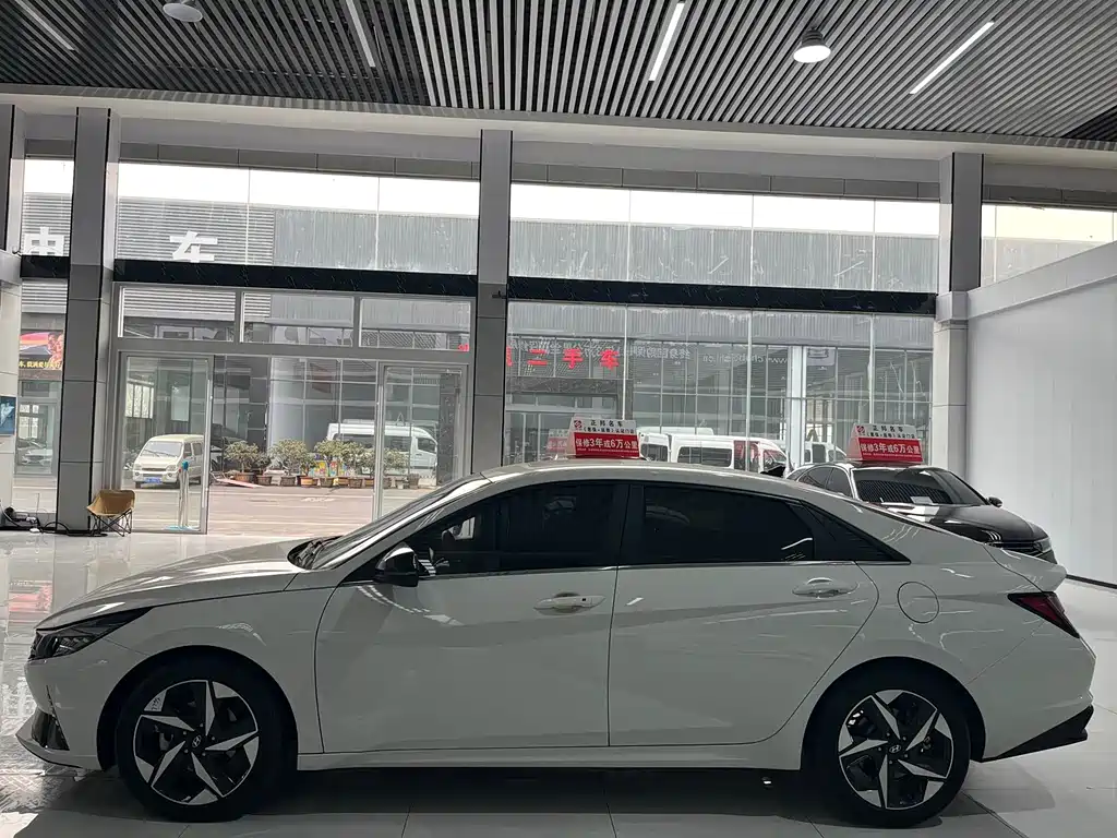 Hyundai Elantra — миниатюра 3