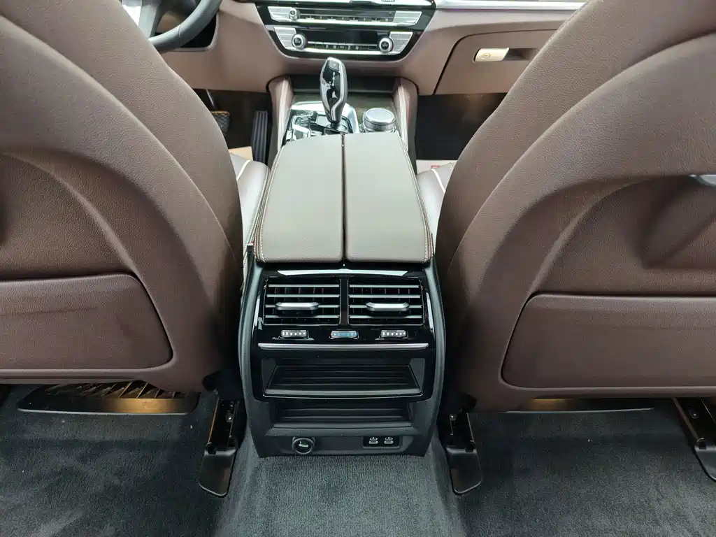 BMW 5 Series — миниатюра 15