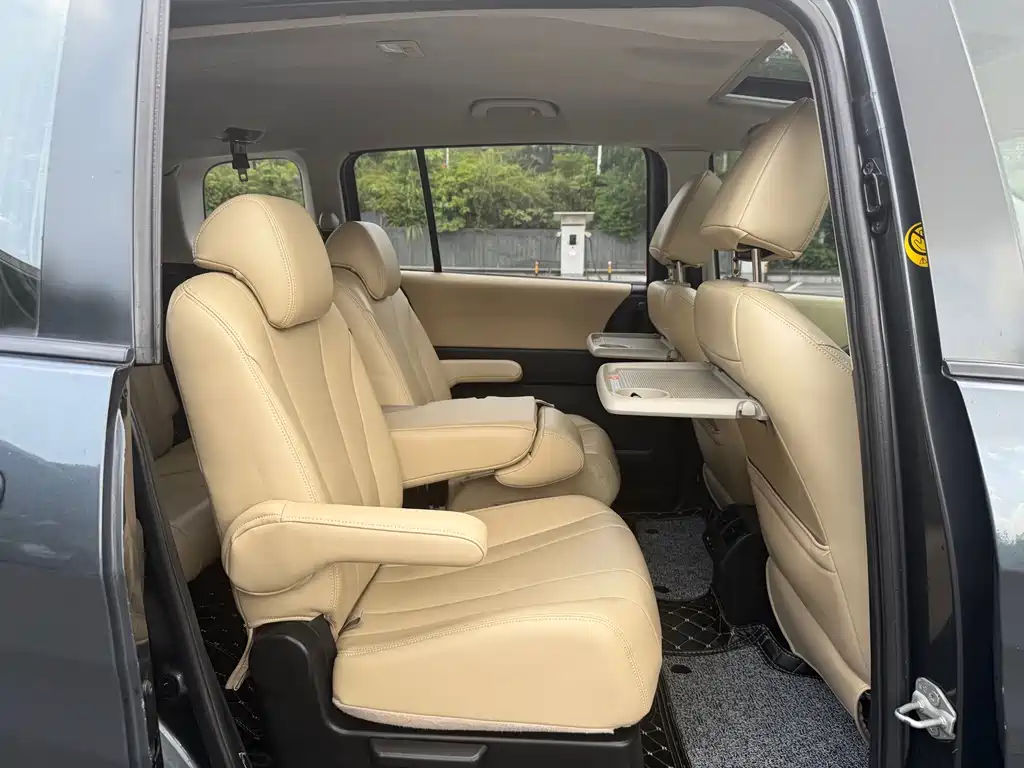 Mazda 5 — миниатюра 13